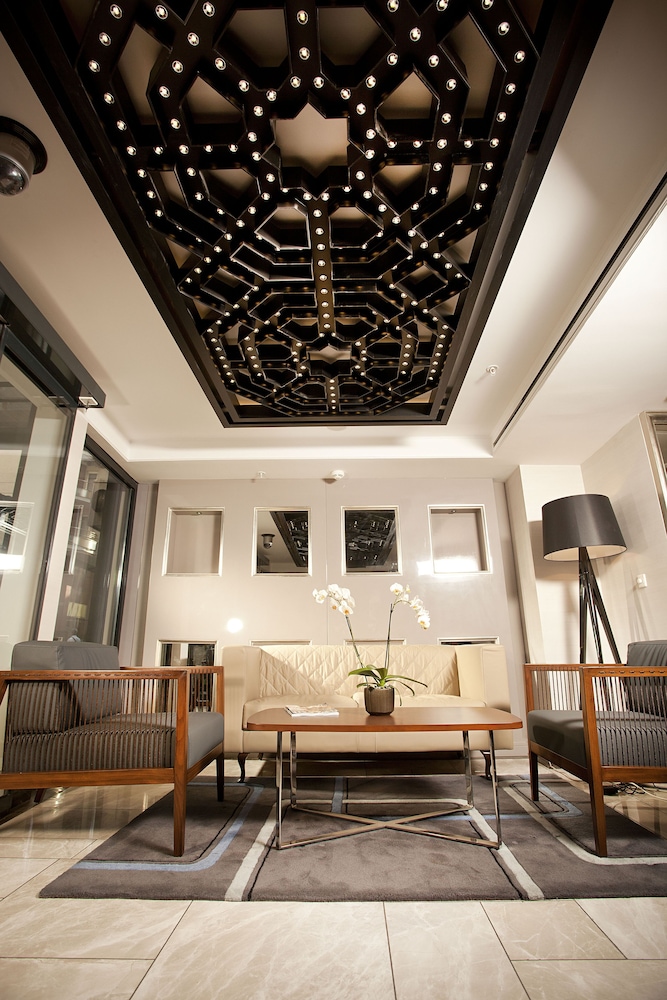 La Villa Hotel 27/41