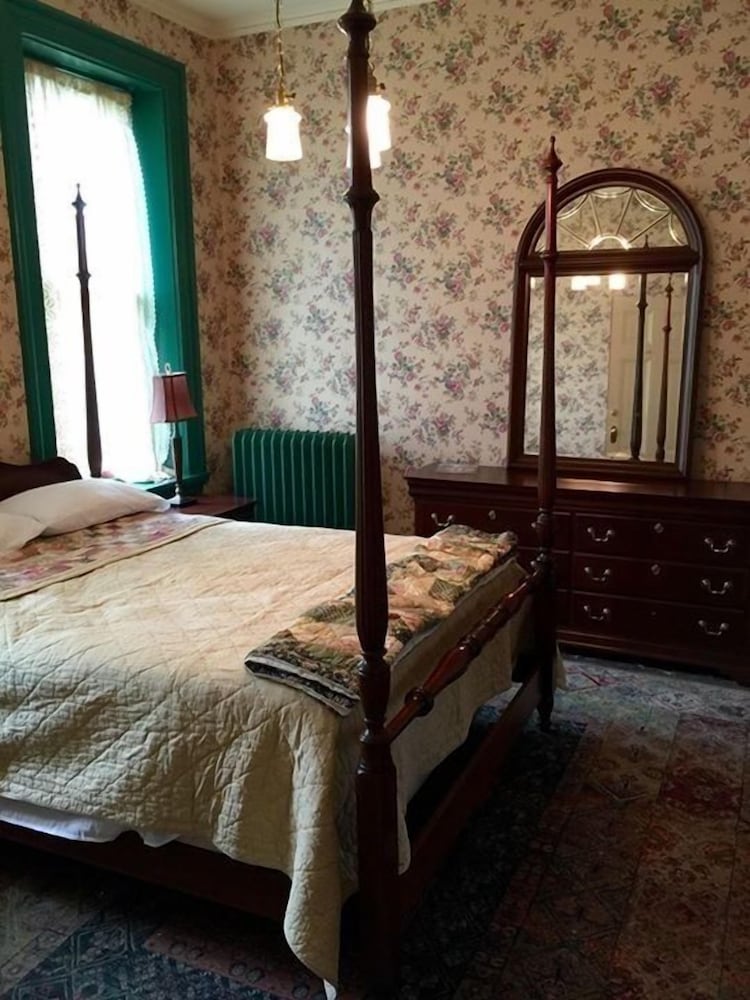 Country, Suite, 1 Queen and 1 Single Bed