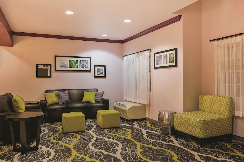 La Quinta Inn & Suites by Wyndham Tulare 28/40