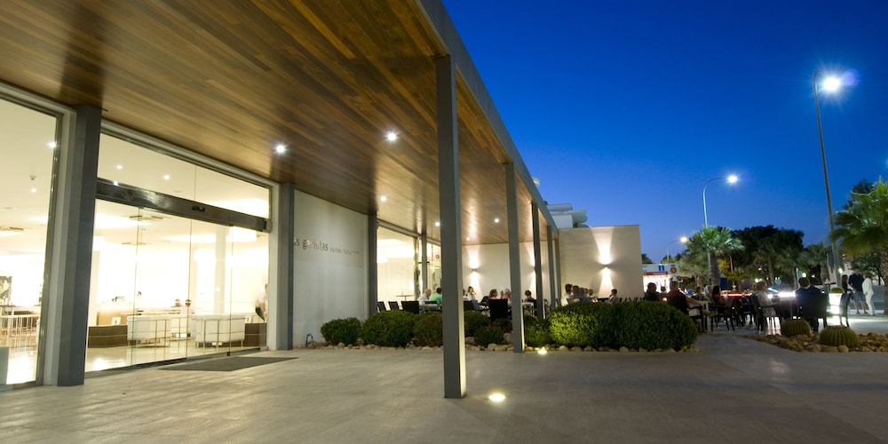 Las Gaviotas Suites Hotel 56/59