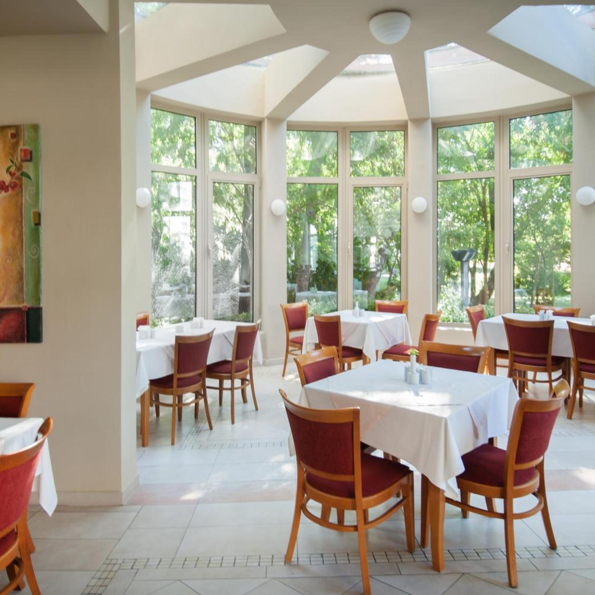 Jeravi Hotel 44/56