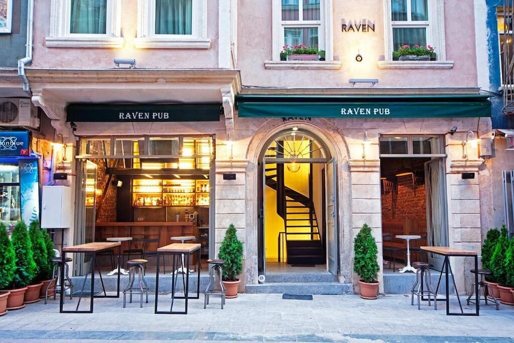 Raven Istanbul Suites 3/57