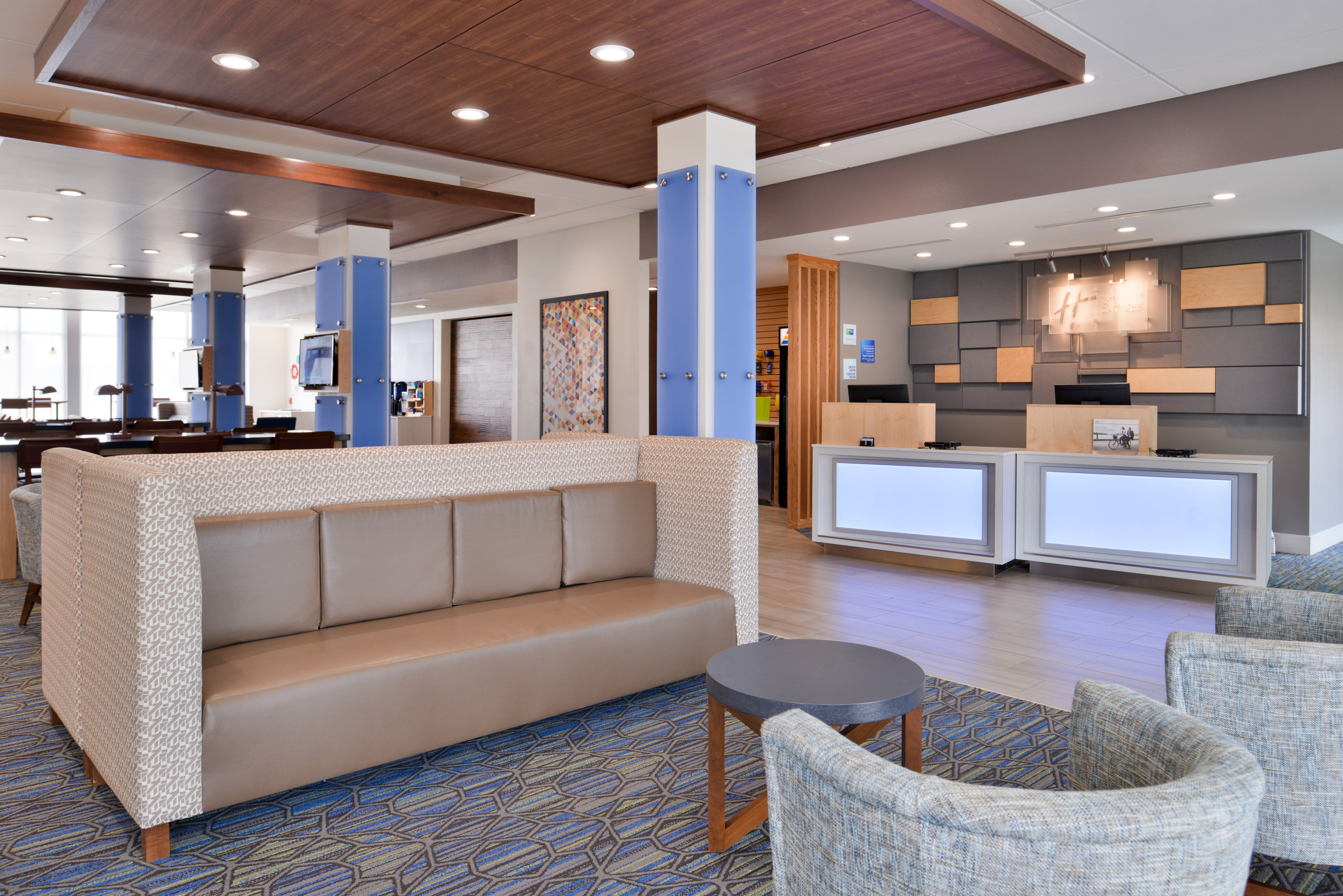 HOLIDAY INN EXPRESS EARLY 5/34
