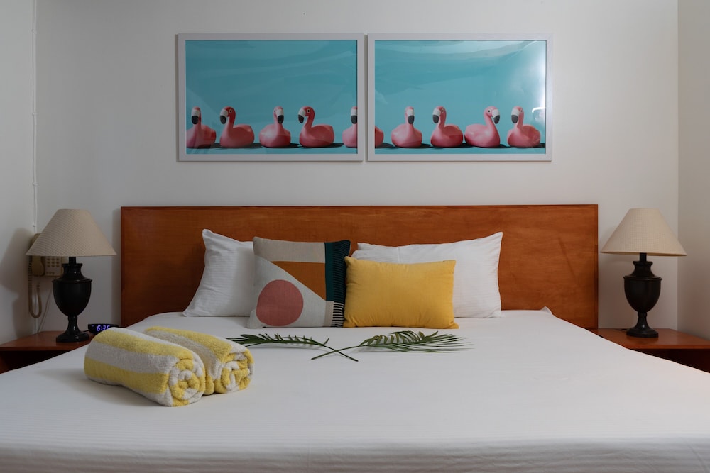 غرفة بريميوم بسرير كينج، Float Palm Springs 4/5