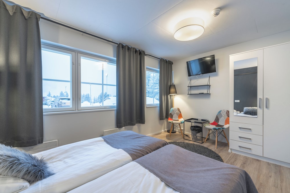 Economy, Twin Beds, Shared Bathroom