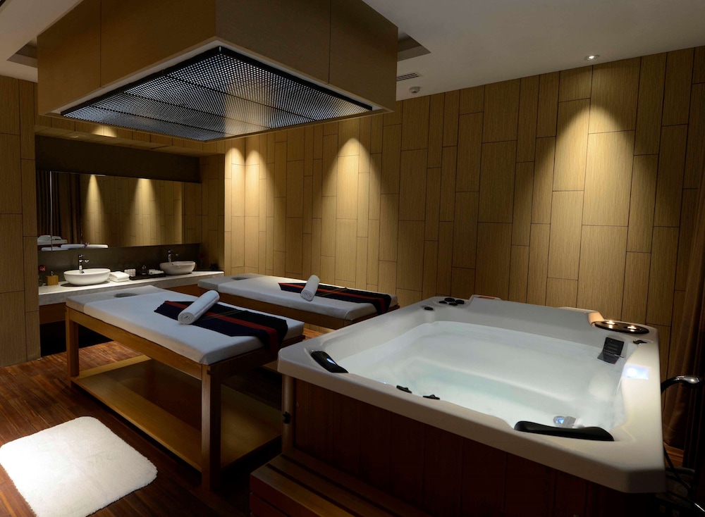 Radisson Blu Chattogram Bay View 30/70