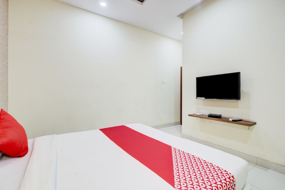 Oyo 11693 Hotel Sunshine 6/16