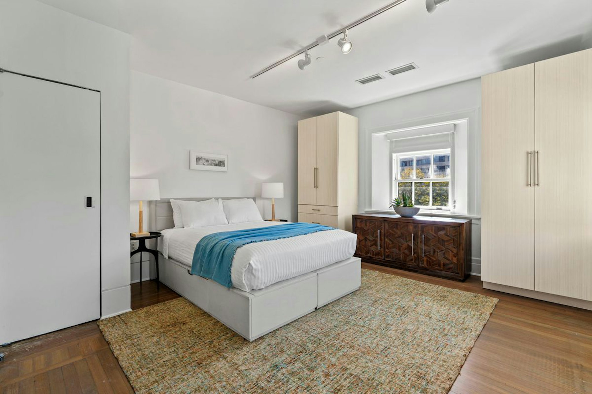 Placemakr Dupont Circle 15/64