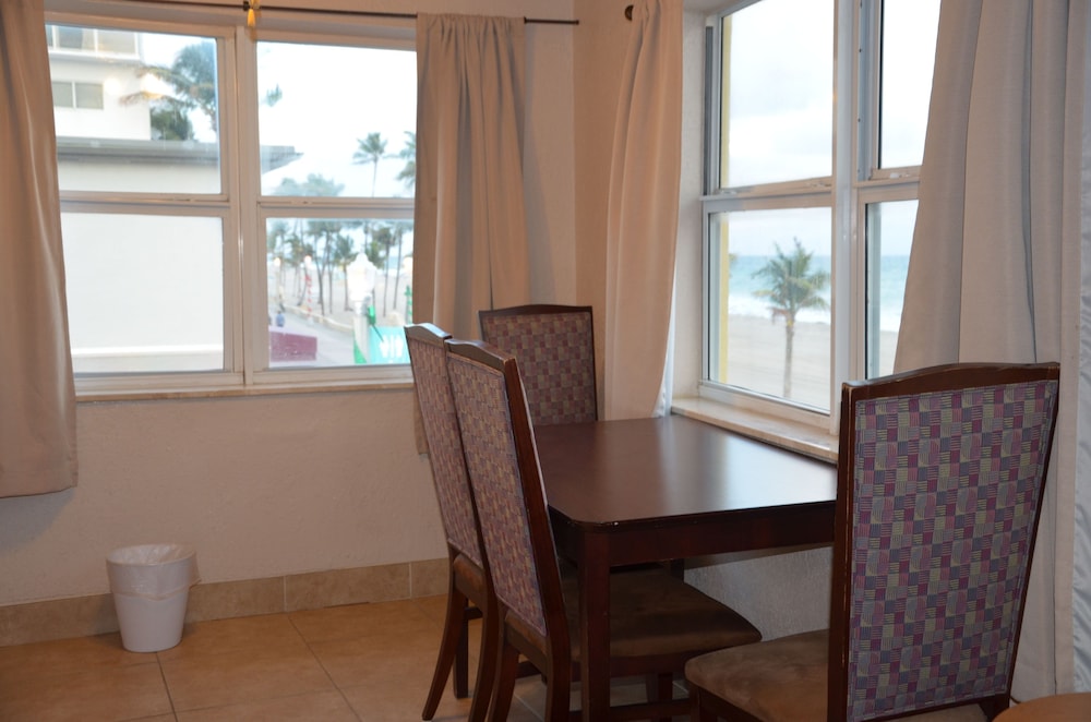 La Terrace Oceanfront 30/50