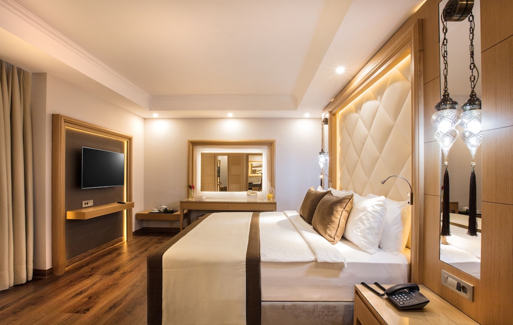 SUITE ROOM