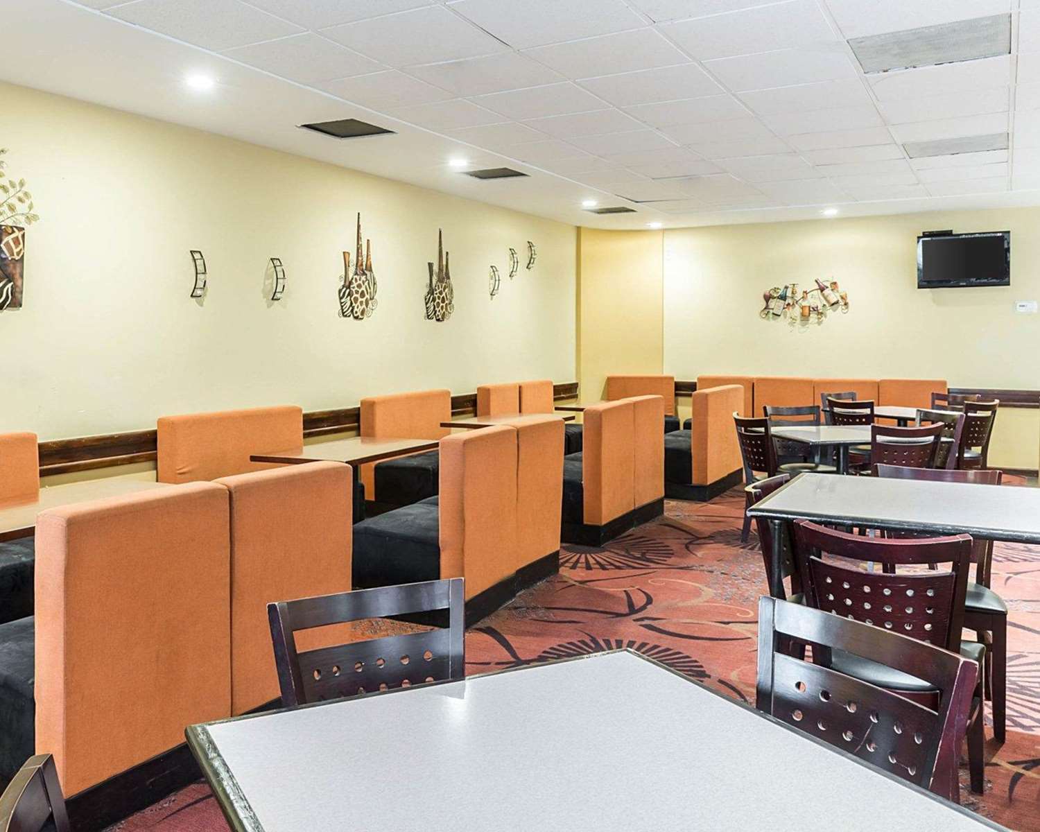 Clarion Hotel Somerset - New Brunswick, NJ 24/33