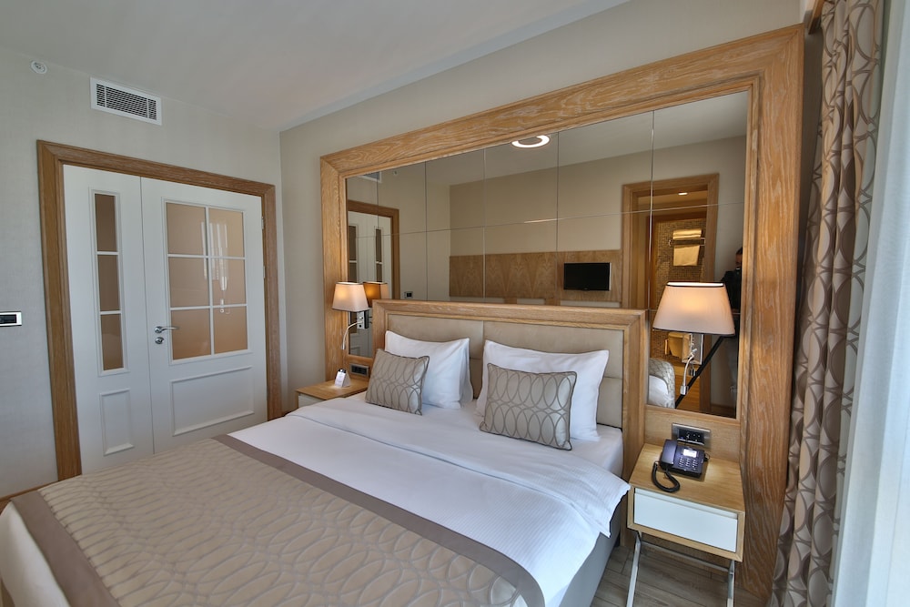 1 BEDROOM, DELUXE, SUITE