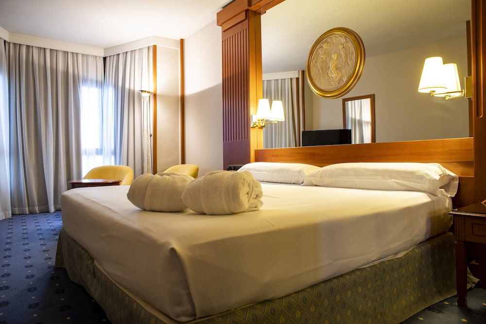 Room, Single, Double Bed