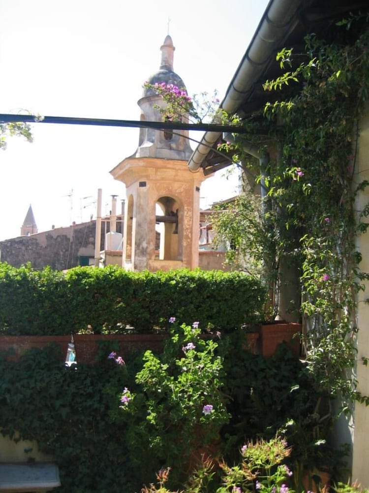 La Terrazza Dei Pelargoni B&B 42/44