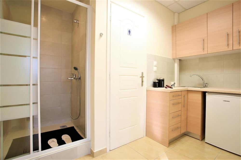 GK Airport Suites 46/49