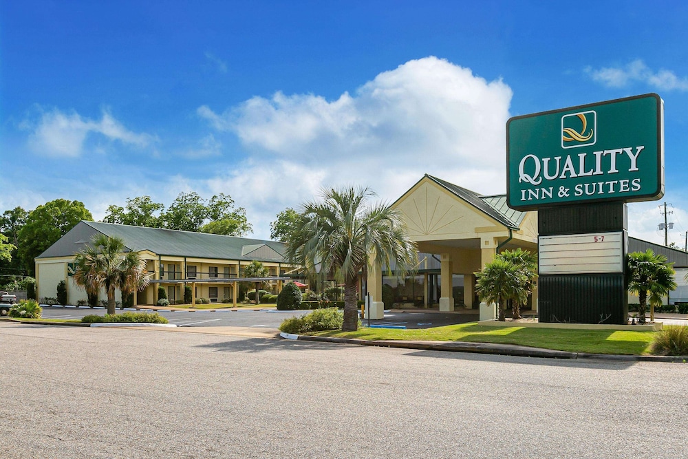 Quality Inn & Suites near Lake Eufaula 1/41