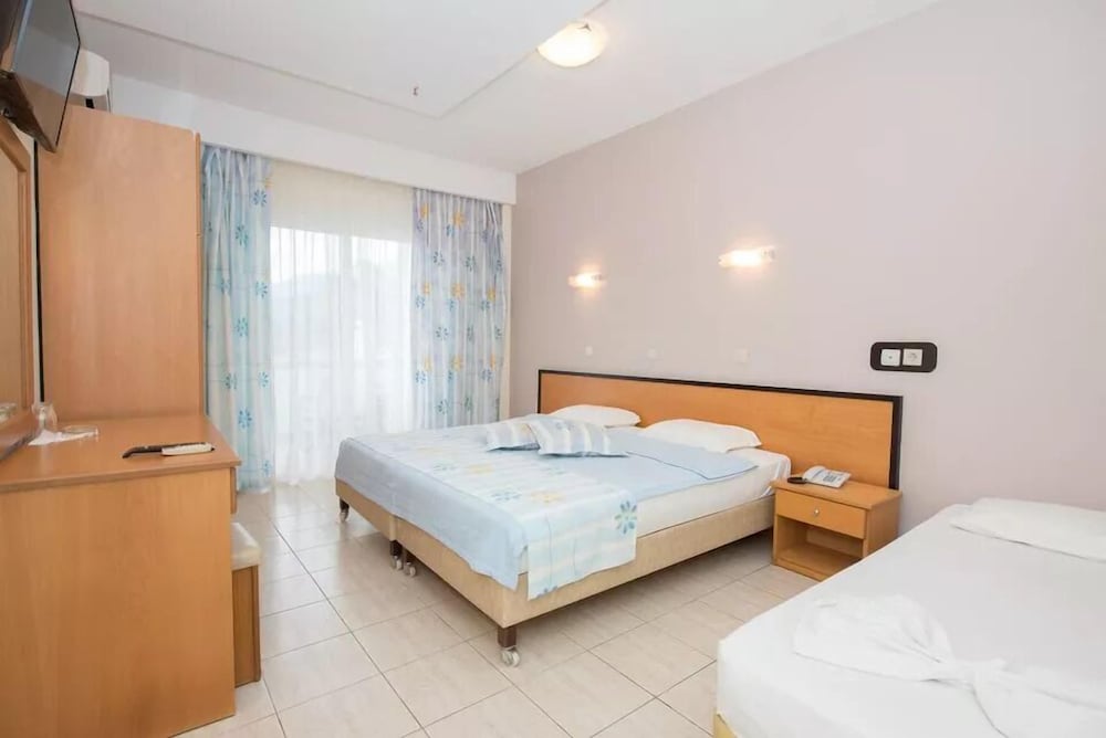Maranton Beach Hotel 6/55