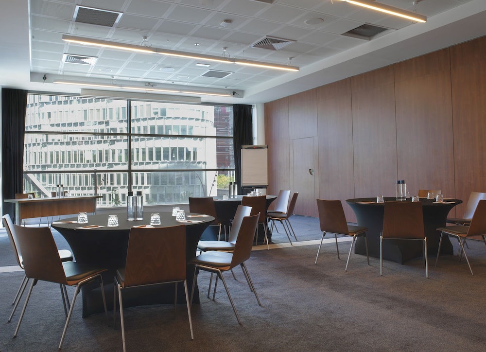 Melia Paris La Defense 64/73