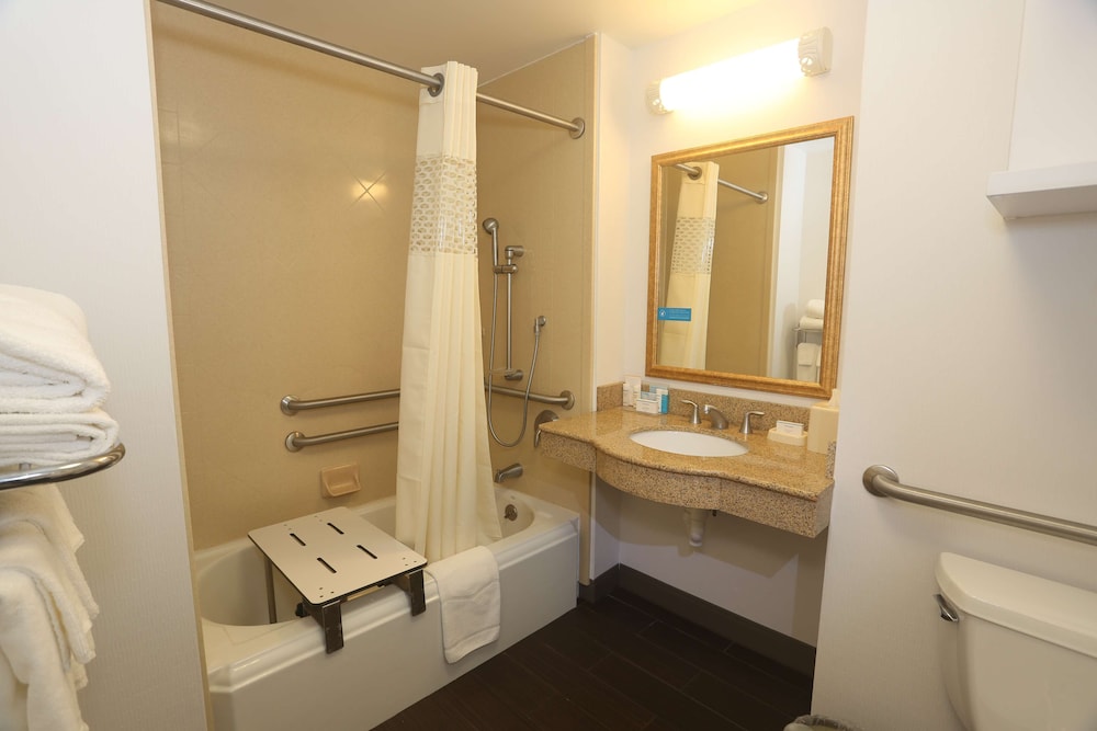 Hampton Inn Owego 12/32