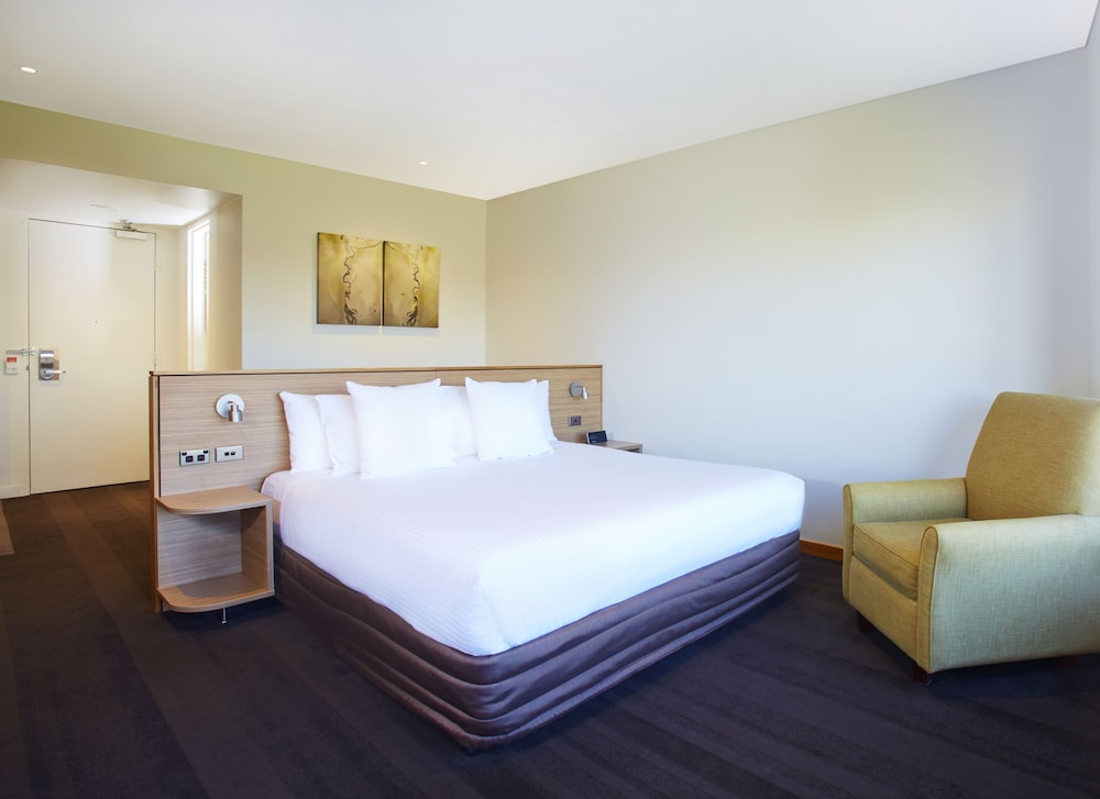 Crowne Plaza Canberra 17/81