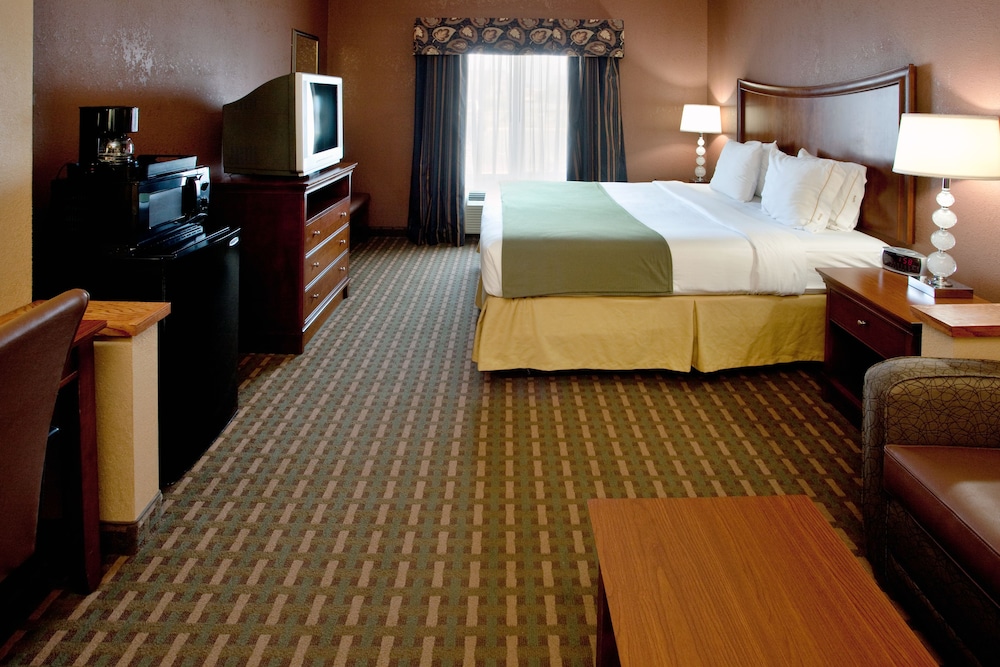Holiday Inn Express Hotel & Suites Suffolk 11/41