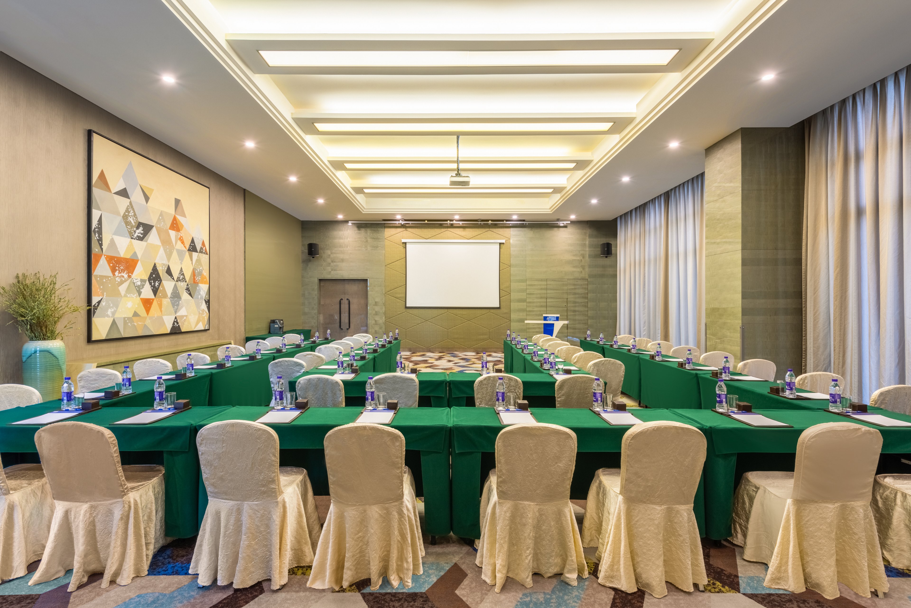 Holiday Inn Express Beijing Yizhaung 29/34