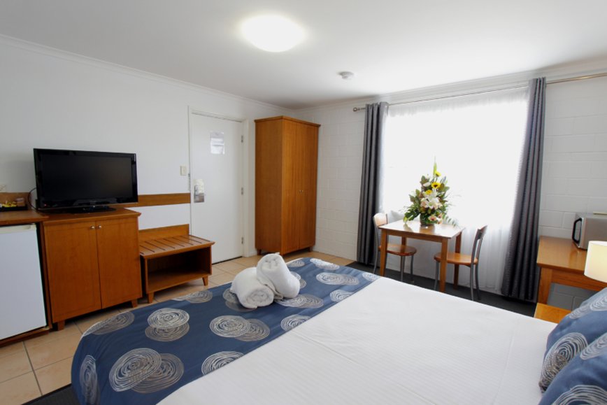 STUDIO, QUEEN BED