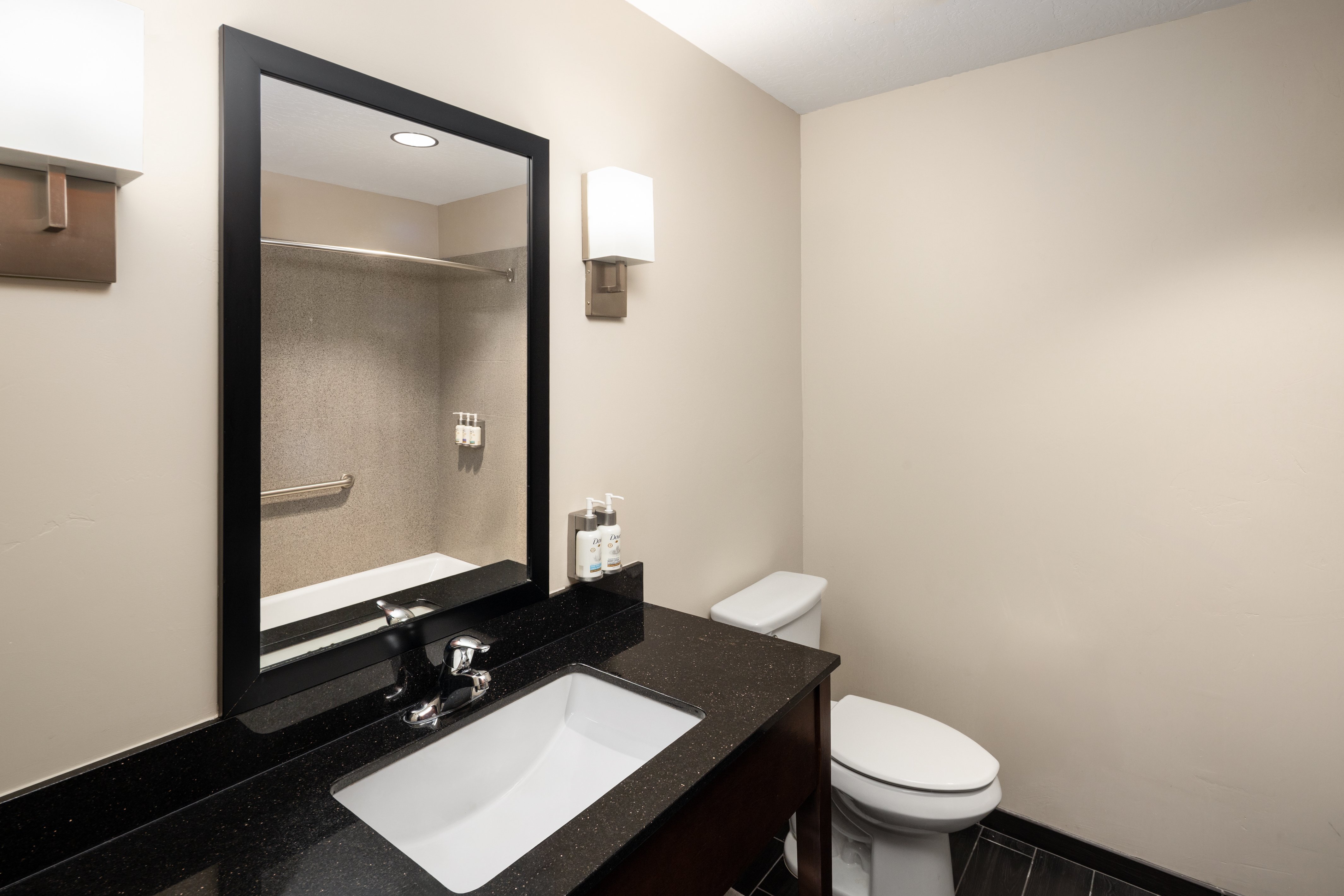 Standard, King Bed, Garner Hotel Page - Lake Powell Area By IHG 6/8