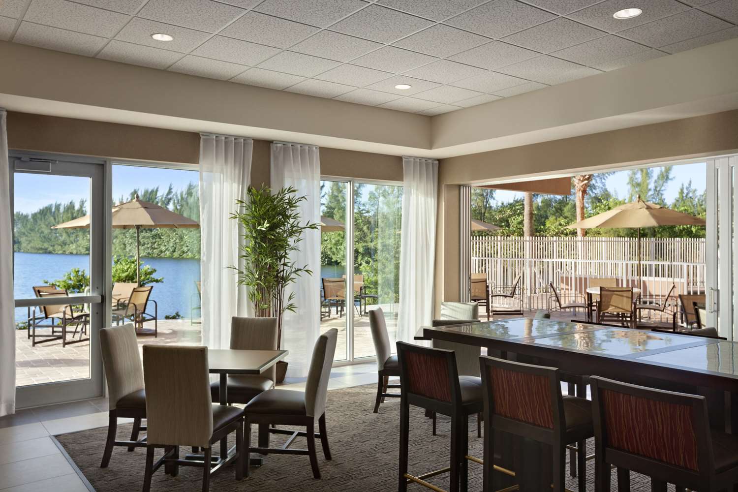 restaurant cafeteria