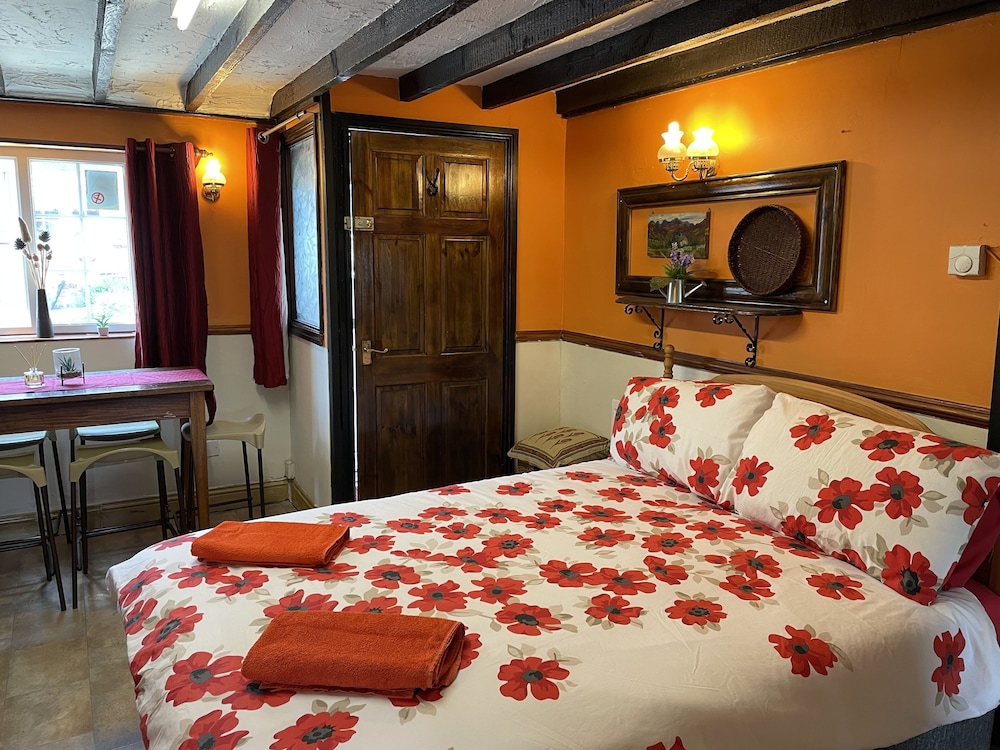 OYO Yarm Cottages 12/64