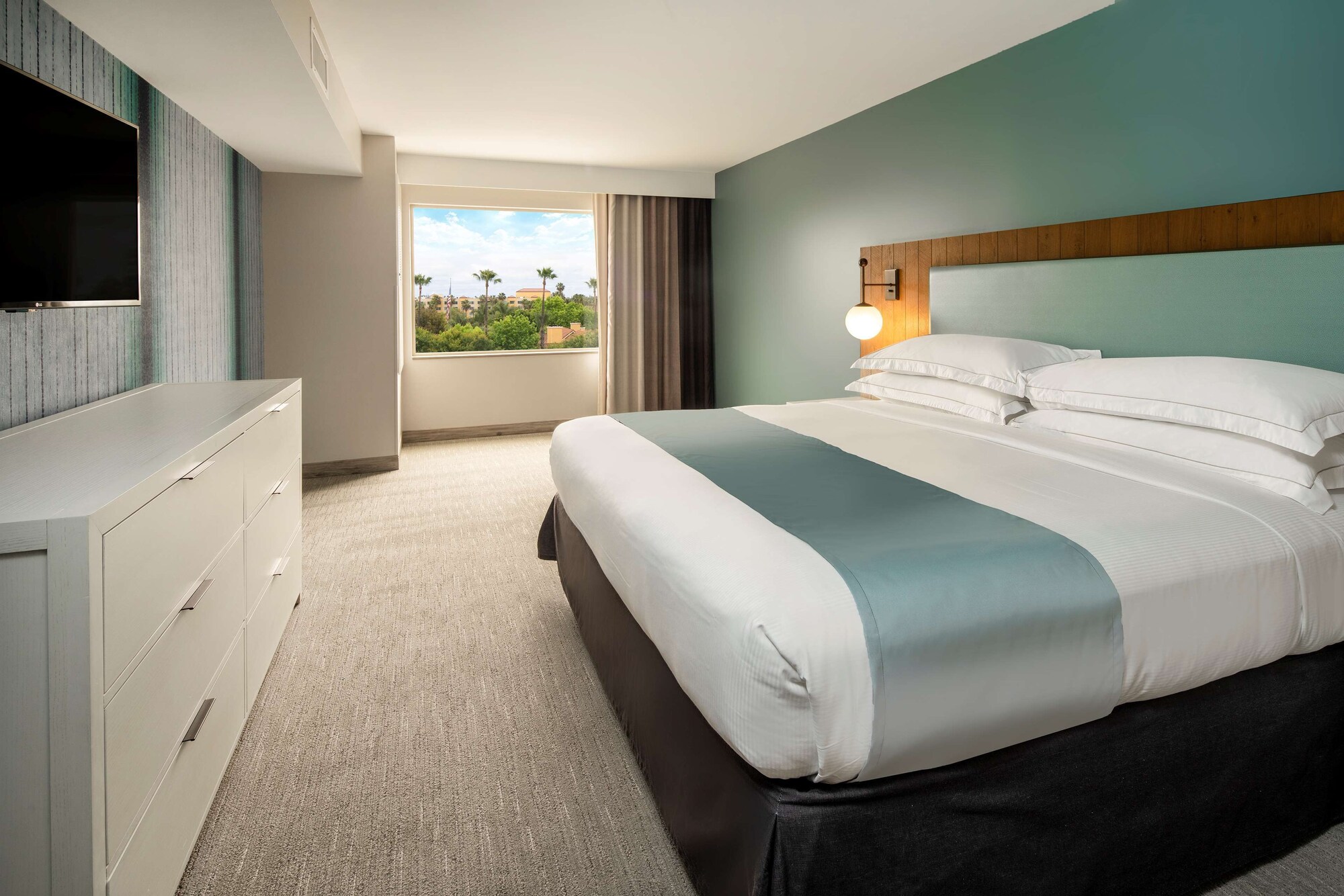 STUDIO, SUITE, KING BED