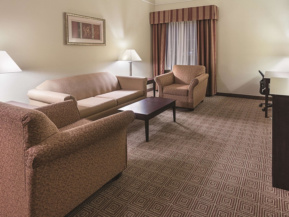 La Quinta Inn And Suites By Wyndham Waxahachie 27/40