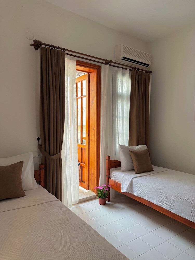 ROOM, KITCHEN