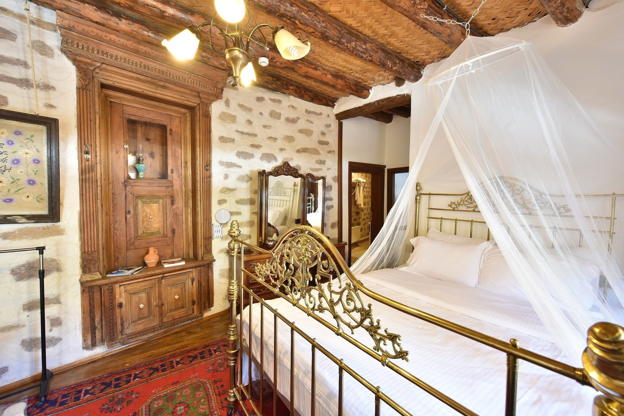 SUPERIOR, QUEEN BED