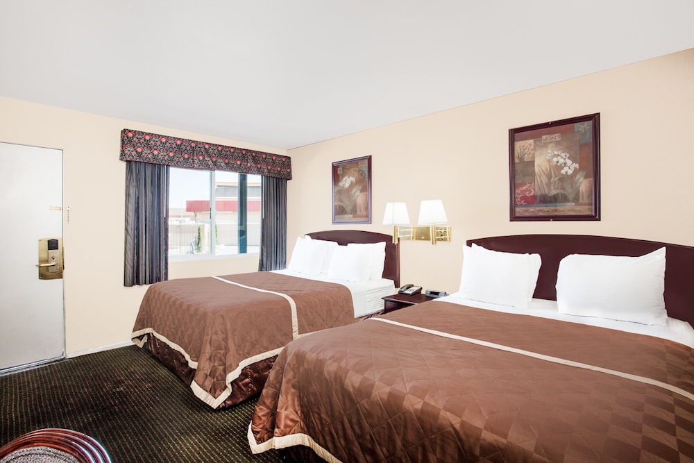 Travelodge By Wyndham Barstow 4/21