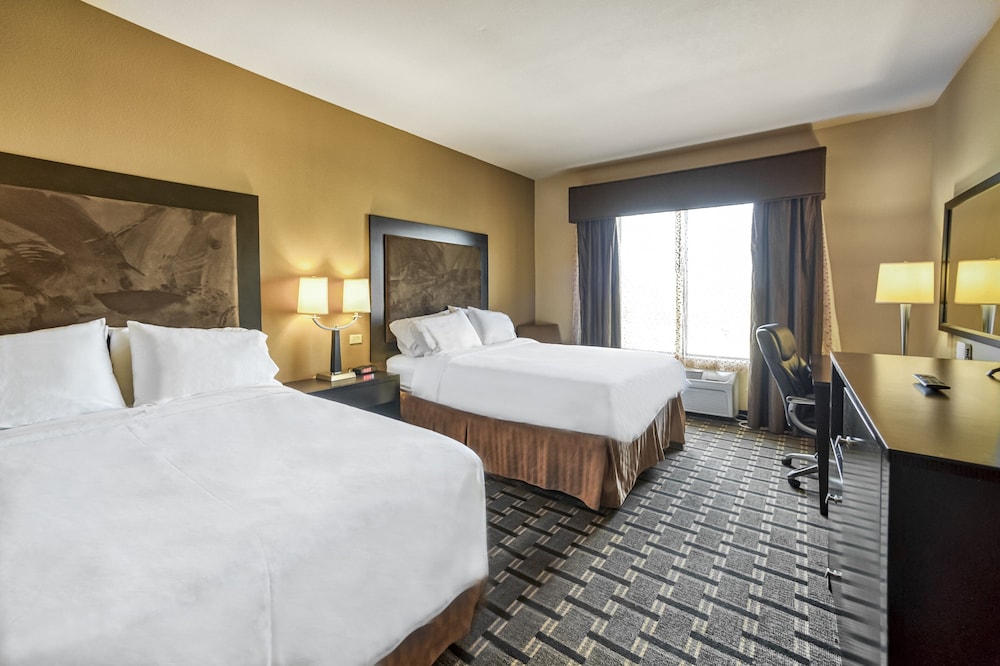 Suite, 2 Queen Beds, Exterior Entrance, Accessible، Holiday Inn Express Suites Beeville 4/10