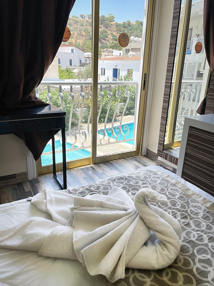 Antonis G Hotel Apartments 22/50