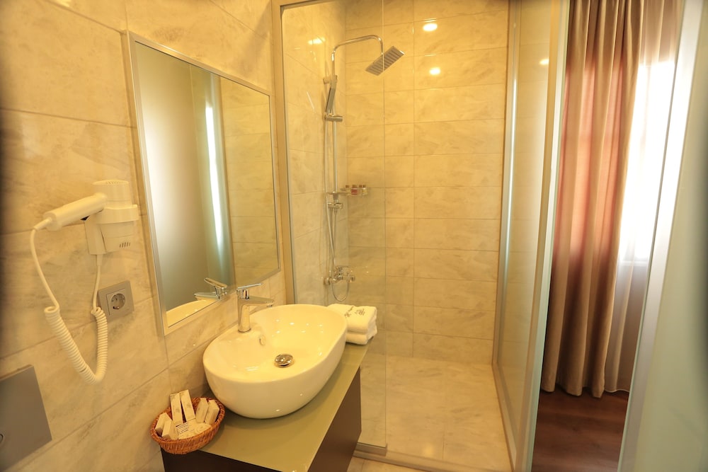 Ferman Pera Hotel 26/65