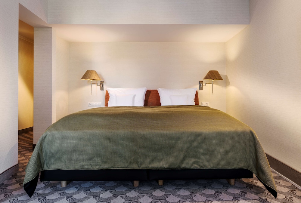 Signature, Hommage, Suite, King Bed, Lake View
