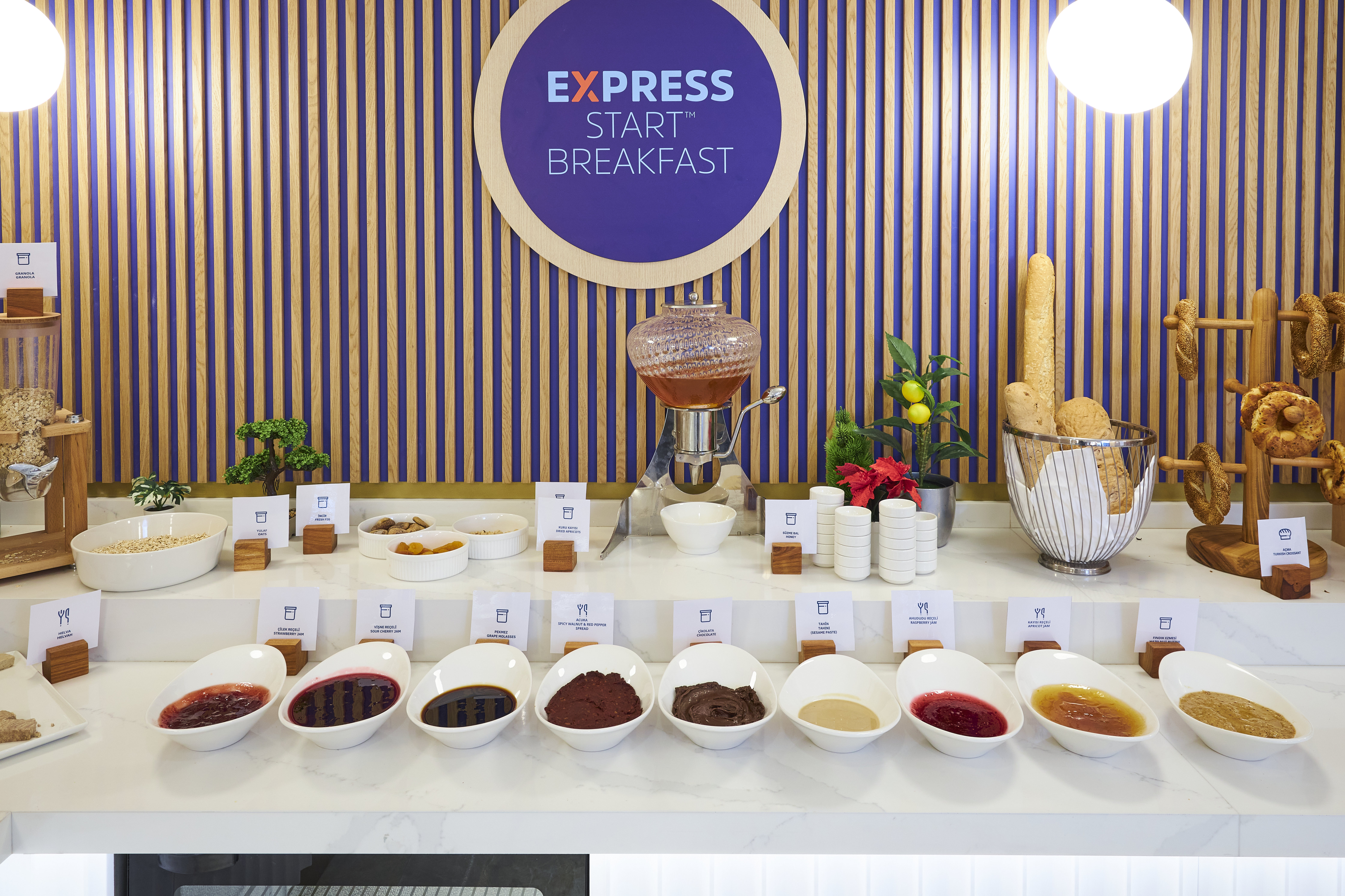 Holiday Inn Express Istanbul - Airport Arnavutkoy 1/50