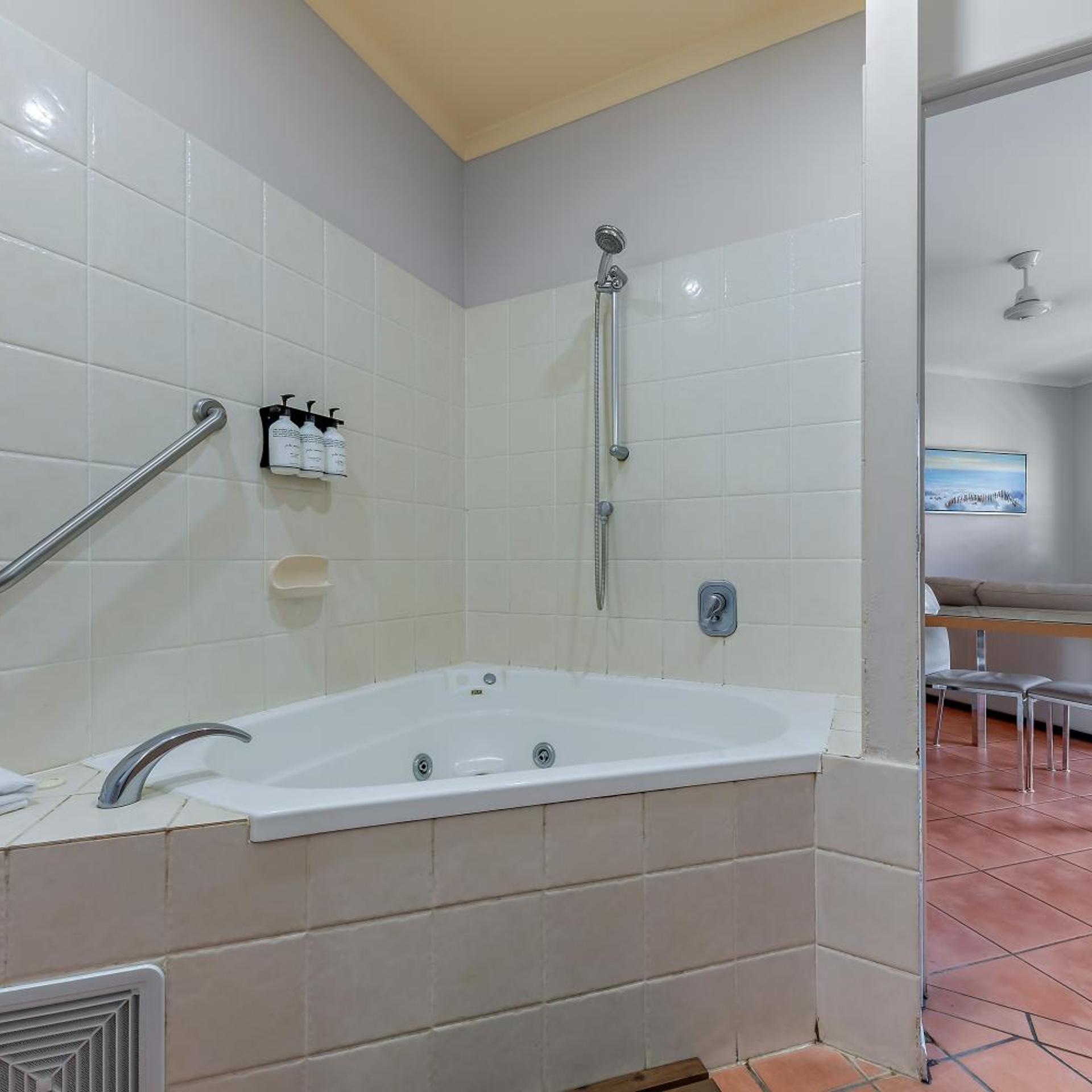 Spa, Studio, Suite, Marina View, Top Floor, at Boathaven Bay Holiday Apartments 6/8
