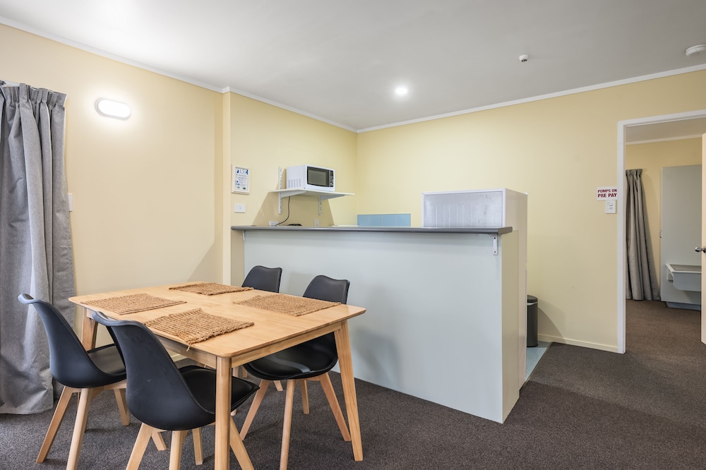 Fenton Court Motel 43/60