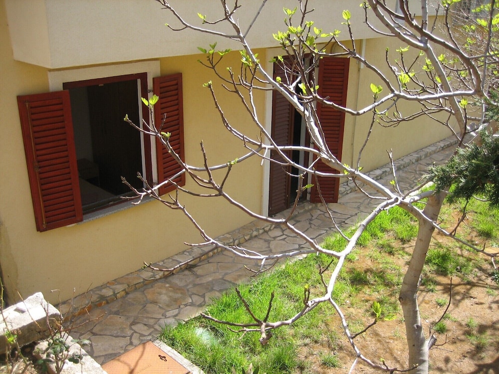 Maru Apartments 6/48
