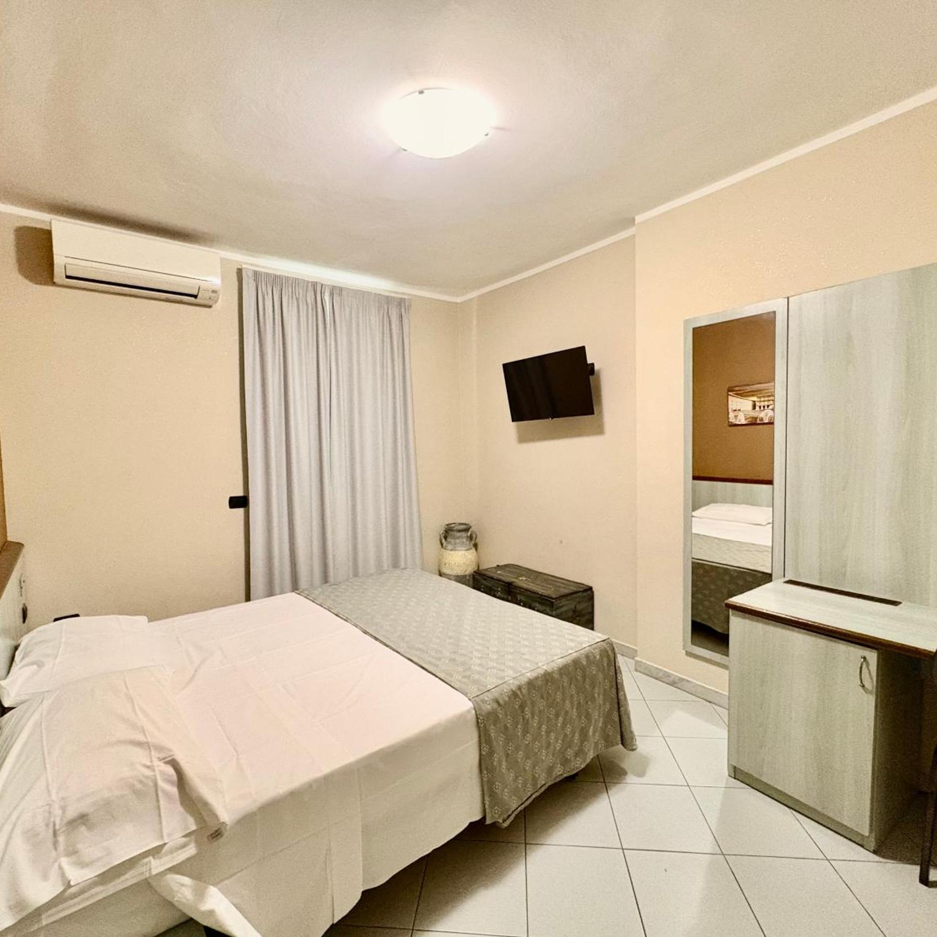 HOTEL DELLA POSTA 17/83