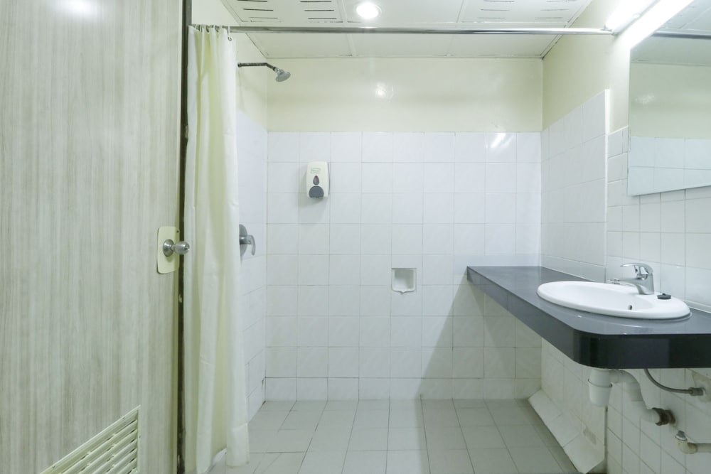 Nan Yeang Hotel 121/126
