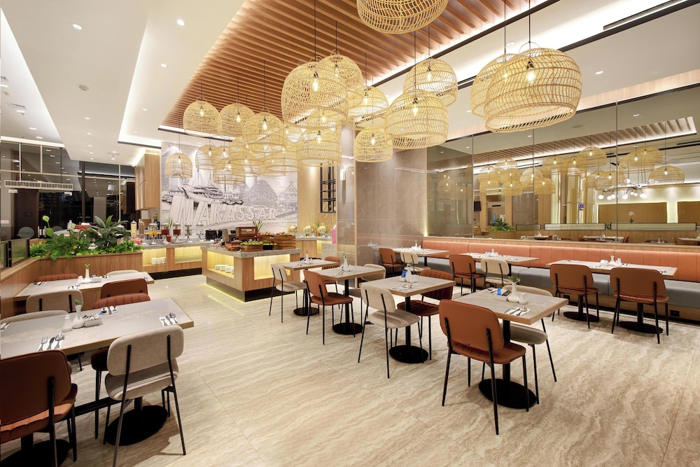 Aston Inn Pantai Losari Makassar 45/55