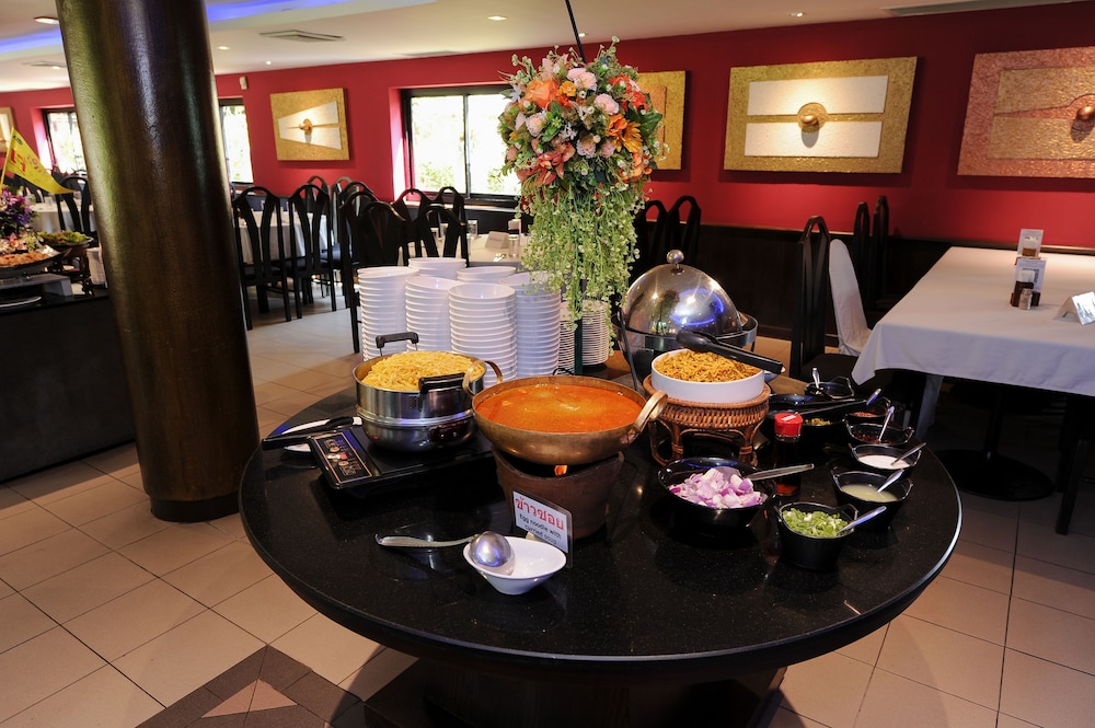 Holiday Garden Hotel And Resort 24/49
