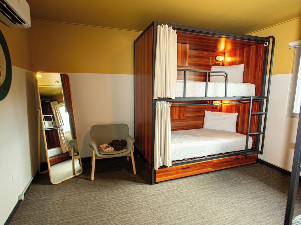 MIXED DORM, 4 BEDS