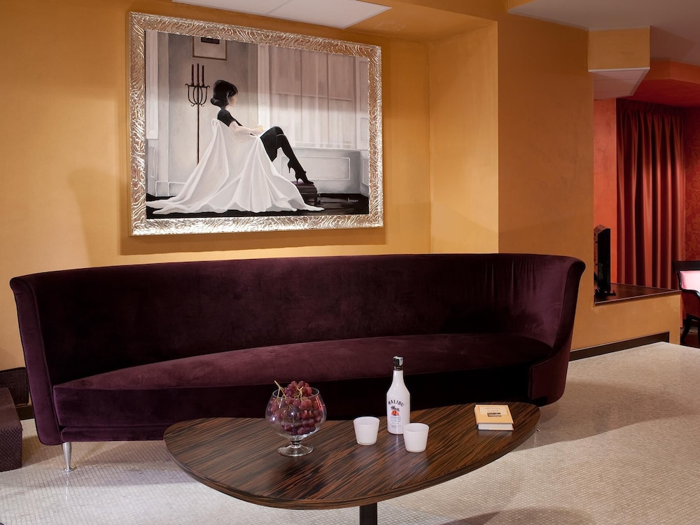 Fiume Hotel 38/53