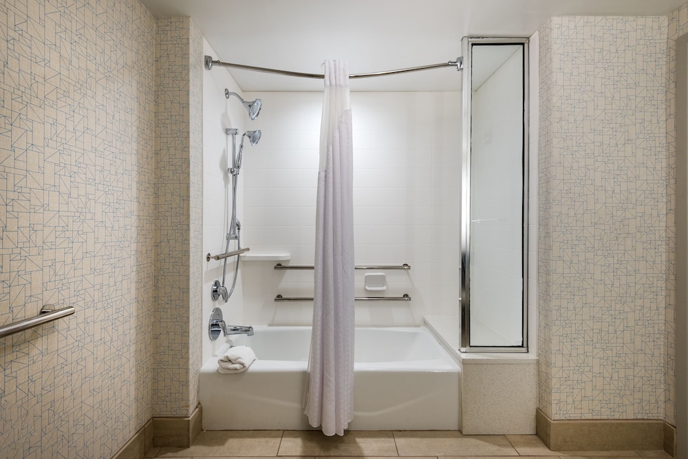 Holiday Inn Express and Suites Florence I-95 and I-20 Civic Ctr, an IHG Hotel 19/70